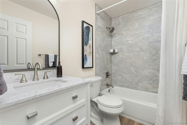 Building Photo - 5733 S Yakima Way