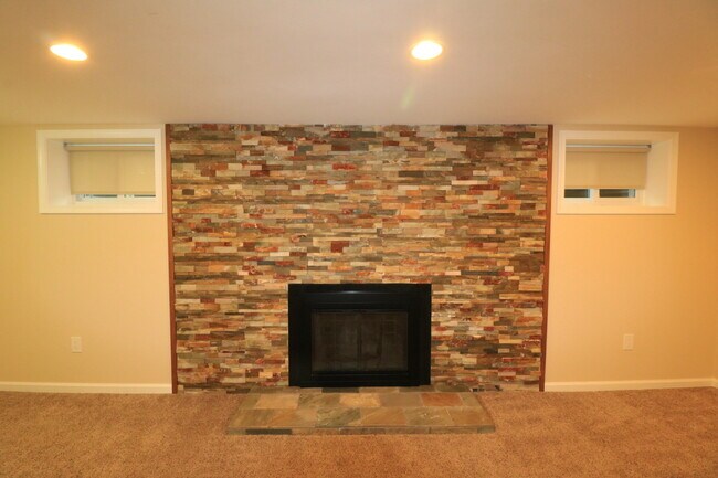 Building Photo - "Coming Soon". 4 bed + 2.5 Bath Stunning Split-Level in Kemp Mill