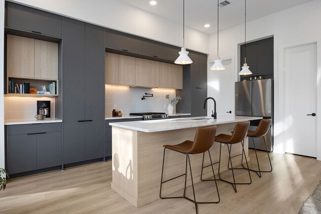 Building Photo - 3513 Castor St