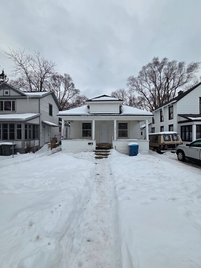 Building Photo - 2 bedroom, 1 bath house