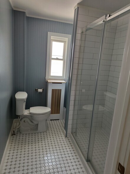 Bathroom - 140 W North St