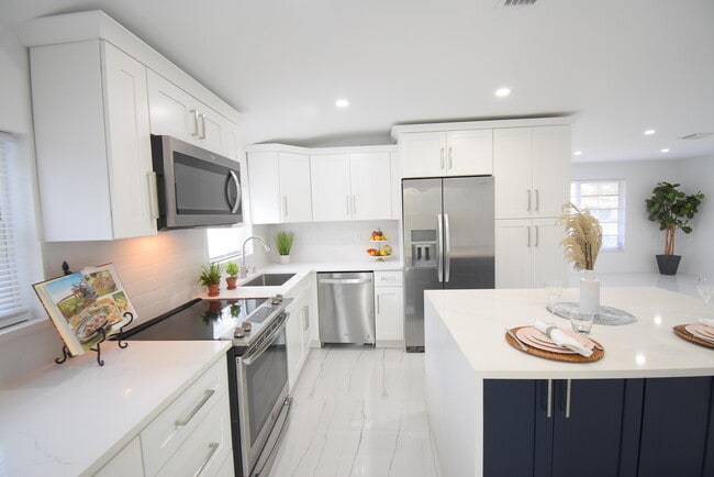 Building Photo - 3541 NW 37th Ave