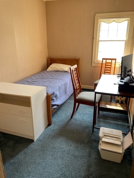 Building Photo - 3937 N Farwell Ave