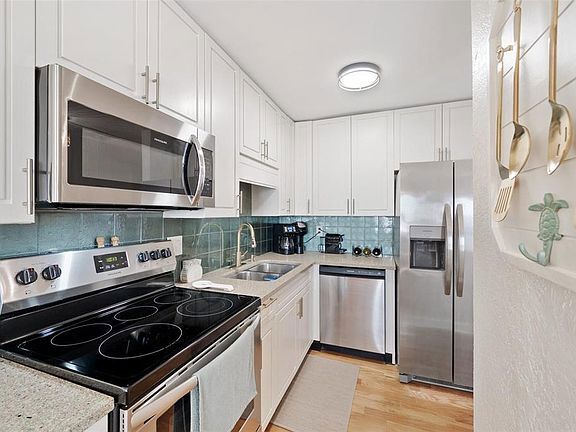 Building Photo - 5102 Coquina Key Dr SE