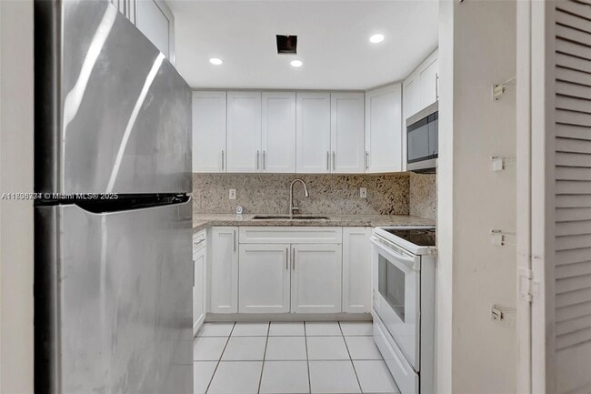 Building Photo - 1604 NE 151st St