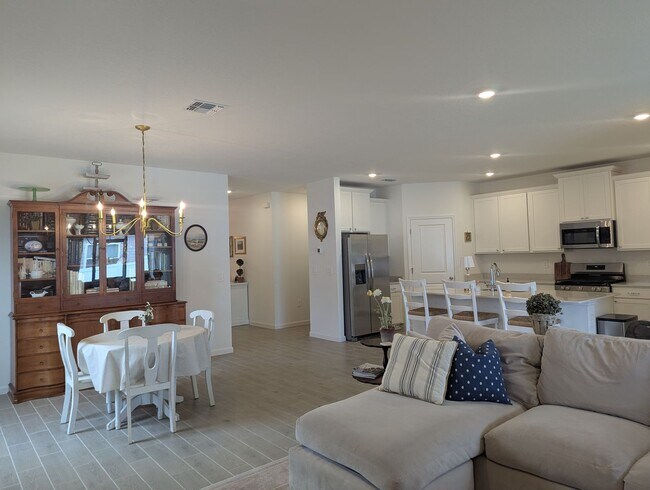 Building Photo - Beautiful newer-construction 4-bedroom, 3-bath home located in Trailhead Landing