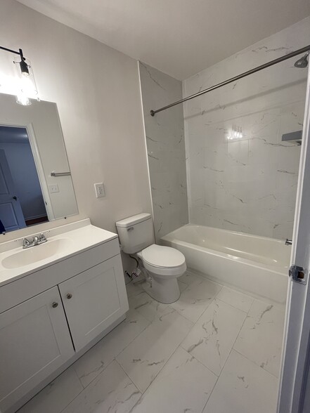 Building Photo - 3833 Baring St