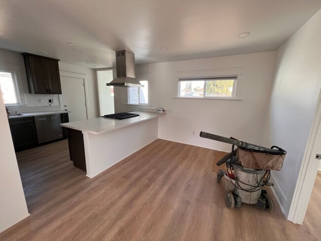 Building Photo - FULLY REMODELED 2BR/1BA home w/ parking an...