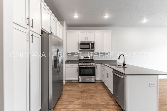 Building Photo - 1786 N 180 E