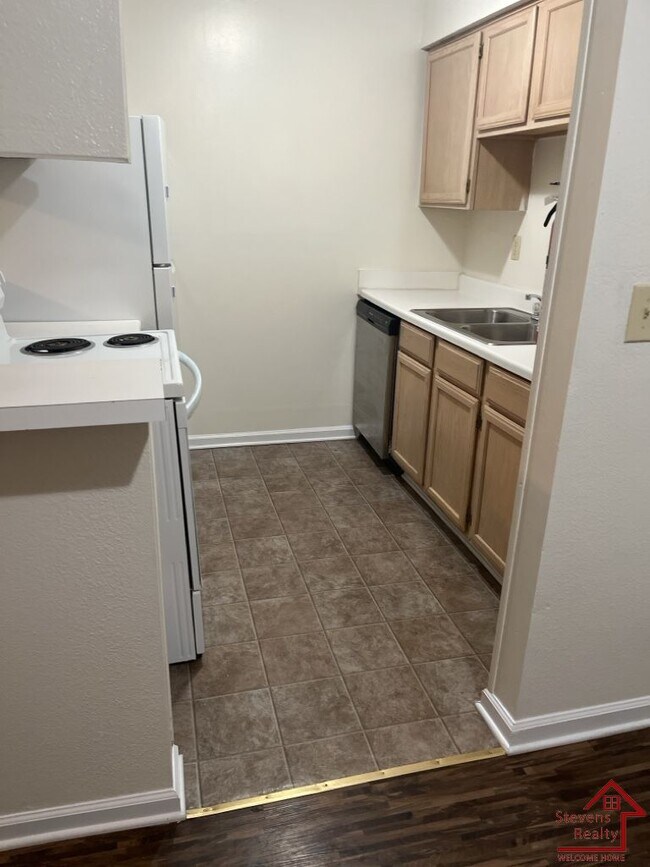 Building Photo - 430 Oriole Dr