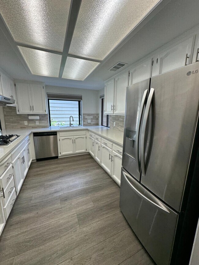 Building Photo - 6201 N West Ave