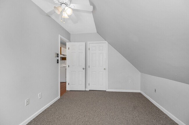 Building Photo - 16 Epping St