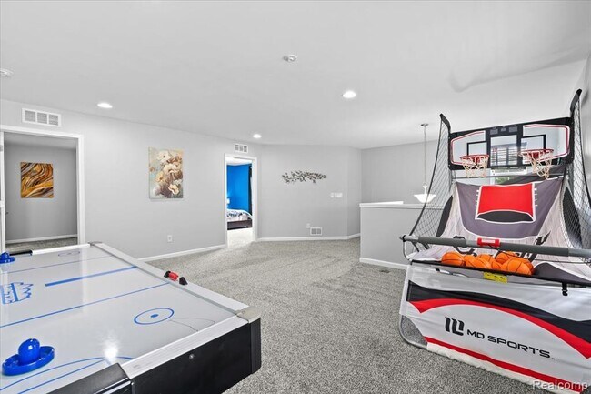 Building Photo - 49645 Hartwick Dr