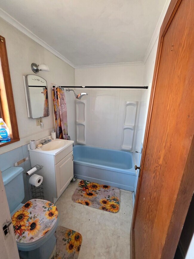 Building Photo - 3-bedroom, 1-bath home in Clairton, PA