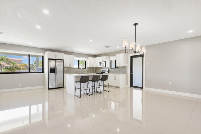 Building Photo - 4165 W 5th Ln