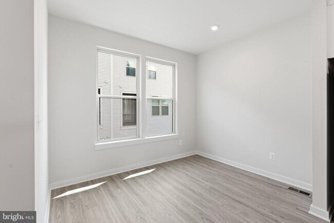 Building Photo - 2118 Acadia Rd