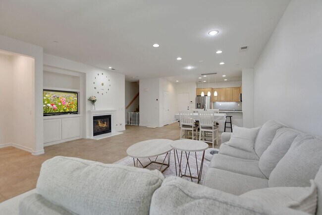 Building Photo - 15723 Parkhouse Dr