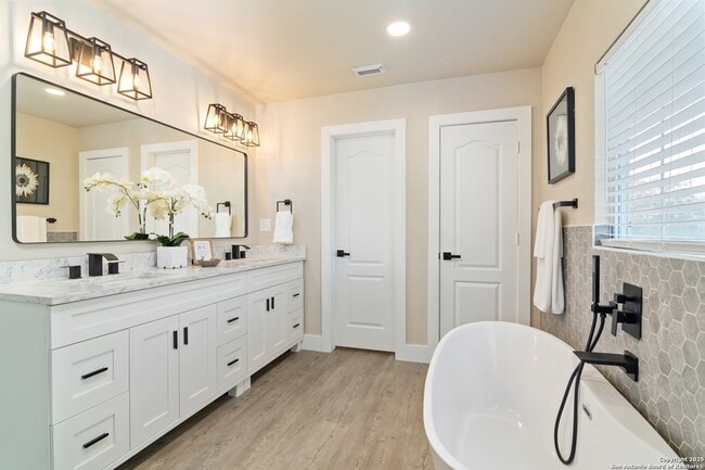 Building Photo - 21450 Bubbling Creek