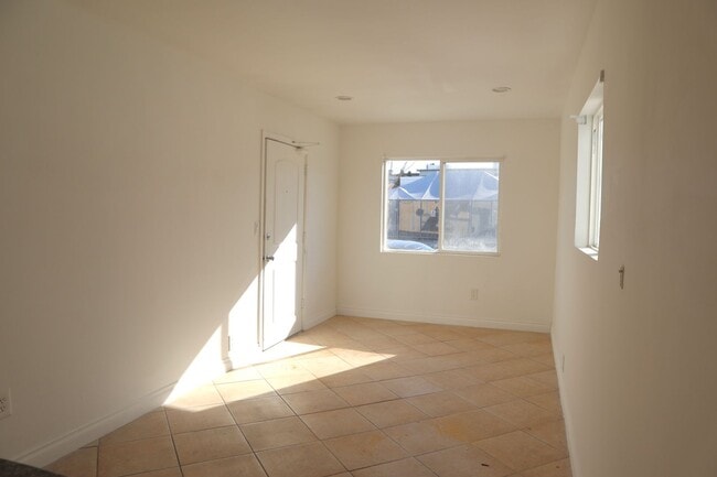 Building Photo - Pico Robertson 1bed1bath Apartment