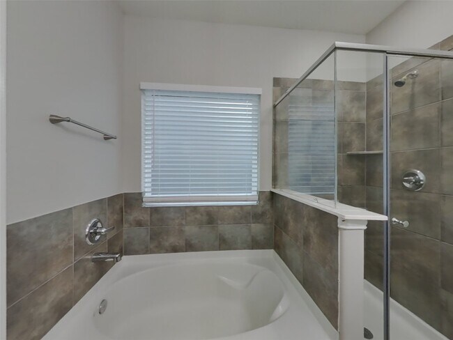 Building Photo - 210 Pequin Rd