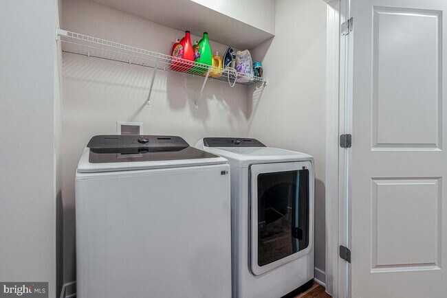 Building Photo - 313 Soft Rush Ln