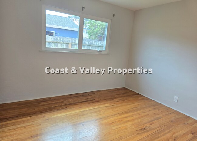 Building Photo - 1117 Surf Ave