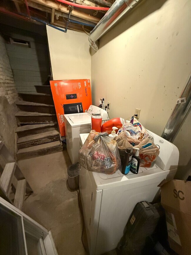 Building Photo - 2537-39 N. Weil St.