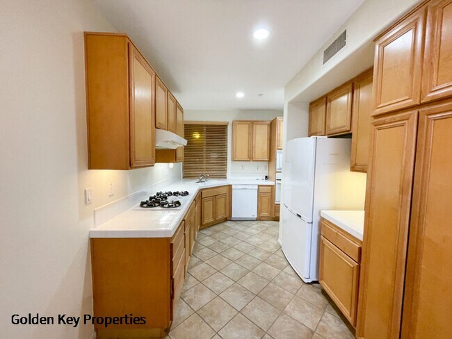 Building Photo - 4021 Canario St
