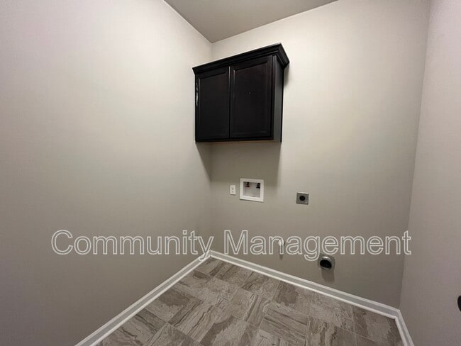 Building Photo - 13790 Fig Dr