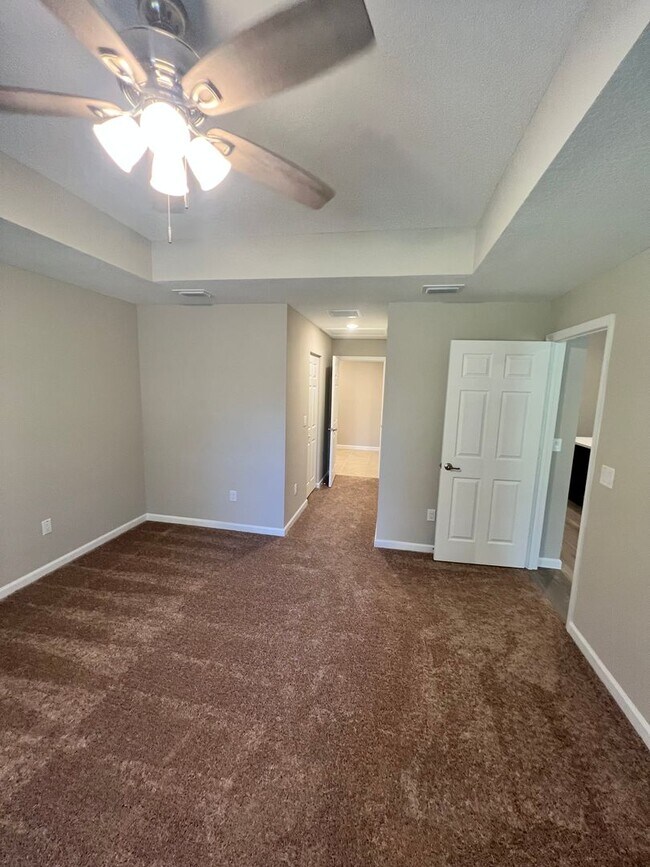 Building Photo - NEW 4 BEDROOM 3 BATH HOME! AMAZING LOCATION!