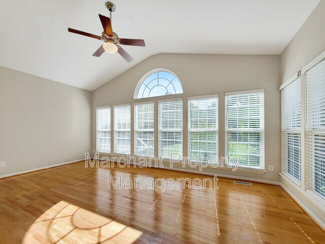 Building Photo - 15 Silverthorn Ct