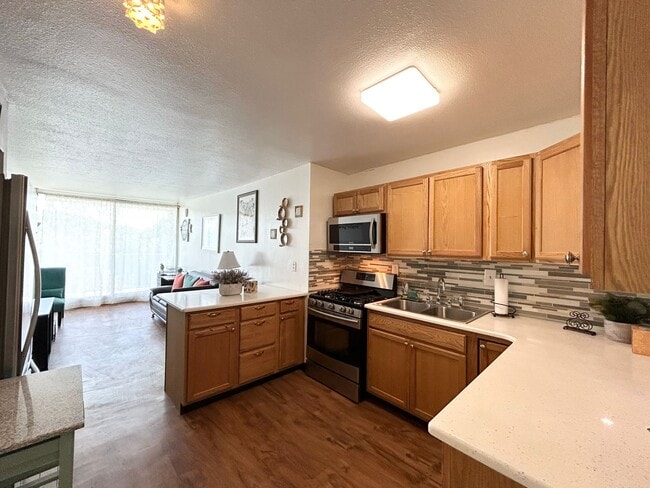 Primary Photo - 3900 W Ford Rd