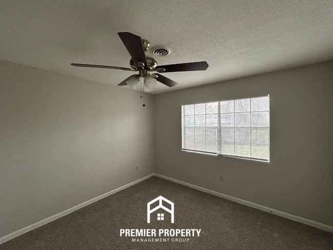 Building Photo - Spacious 4BR Home with Formal Dining, Fenced Yard & Garage in Southaven