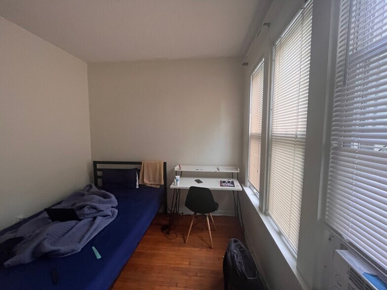 Building Photo - 5604 Pocusset St