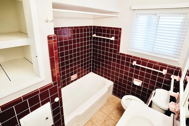 Building Photo - 22000 Gardner St