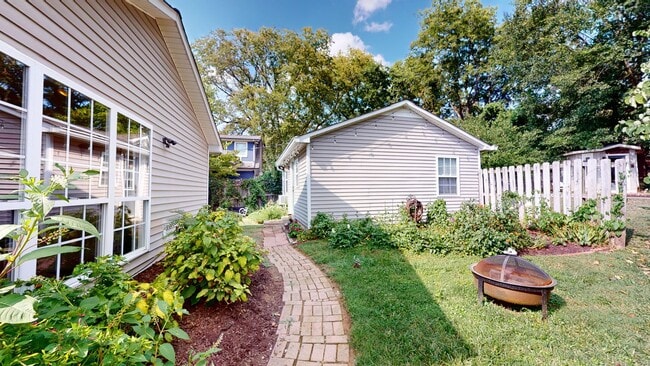 Building Photo - Sylvan Park Fully Furnished Home and Guest House-Shorter Term Leases Available!