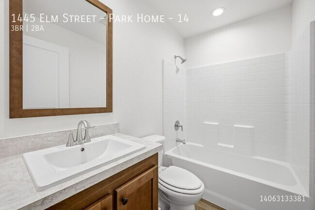 Building Photo - 1445 Elm St