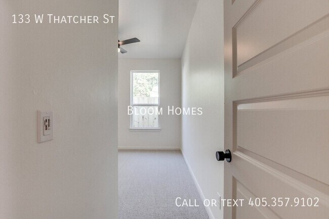 Building Photo - 133 W Thatcher St