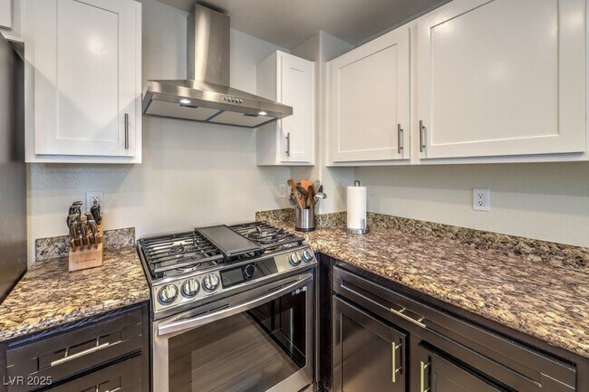 Building Photo - 820 Titan Peak Pl