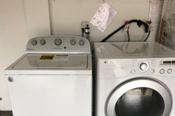 Building Photo - 648 S 32nd Pl