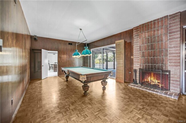 Building Photo - 9643 Amestoy Ave