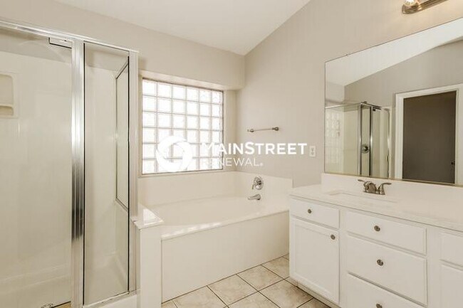 Building Photo - 3 Bedroom Pet-Friendly Home in Tolleson, AZ with Main Street Renewal