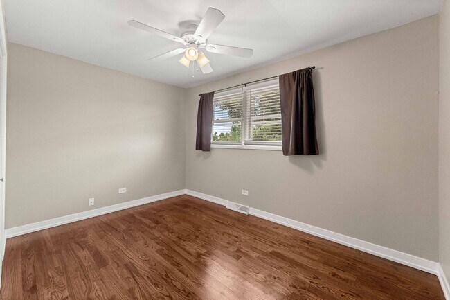 Building Photo - 15954 Ozark Ave