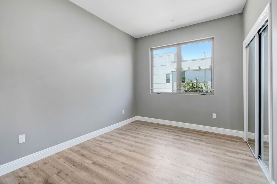 Building Photo - 11753 Iowa Ave