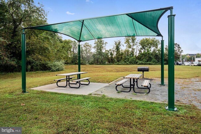 Building Photo - 200 N Pickett St