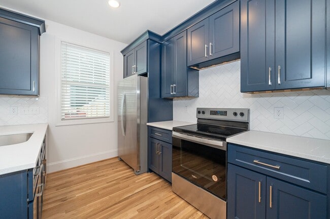 Building Photo - 1634 Crest Rd