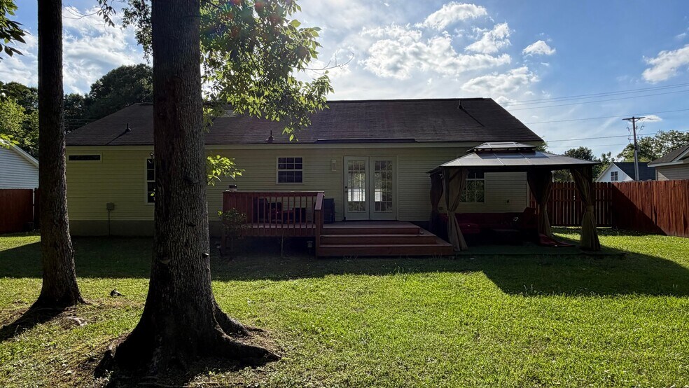 Building Photo - 224 Lindy Creek Rd