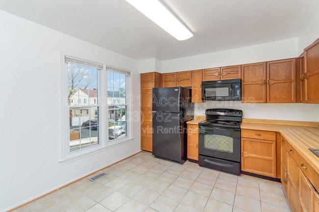 Building Photo - 29 S Floyd St