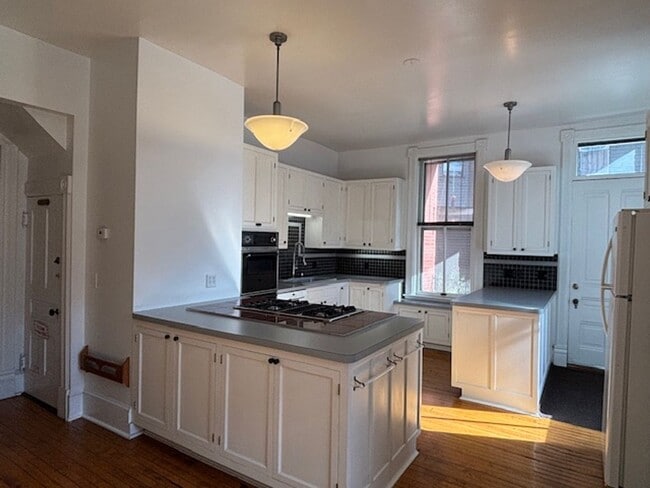 Building Photo - 462 Holly Ave