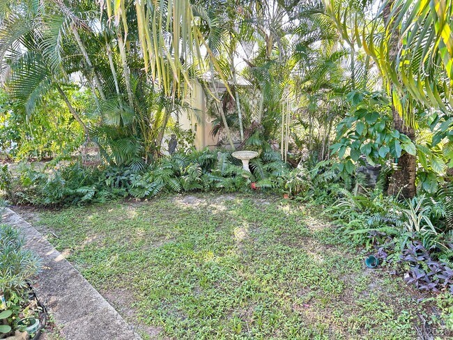 Building Photo - 425 Bougainvilla Dr
